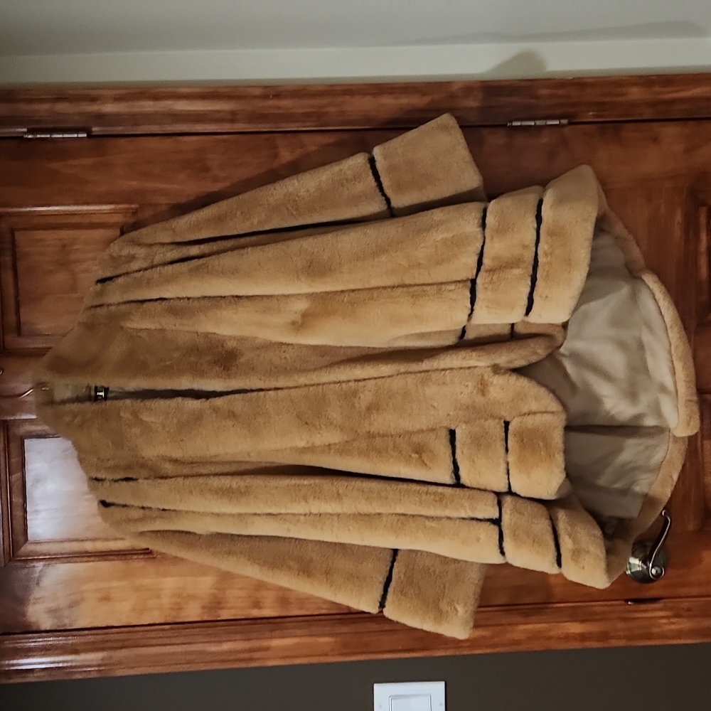 Mid thigh loose coat with side pockets